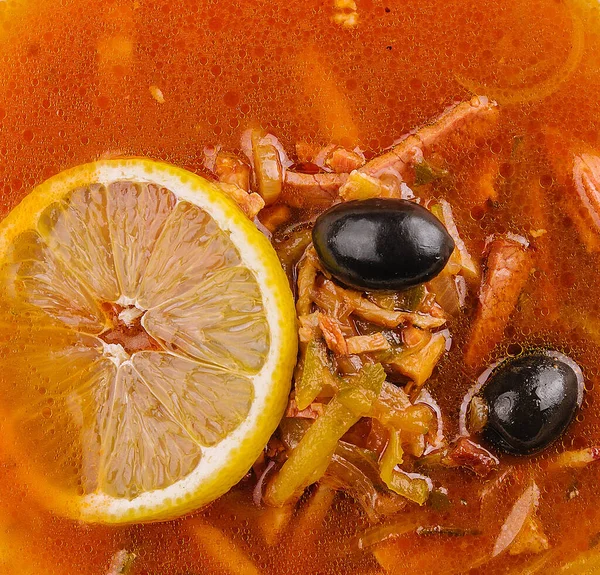 Sopa Mistura Solyanka Com Linguiças Azeitonas Limão — Fotografia de Stock