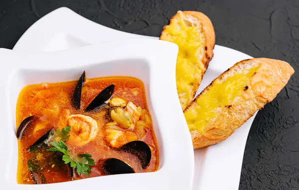 Restoranın Üst Katında Deniz Ürünleri Çorbası — Stok fotoğraf