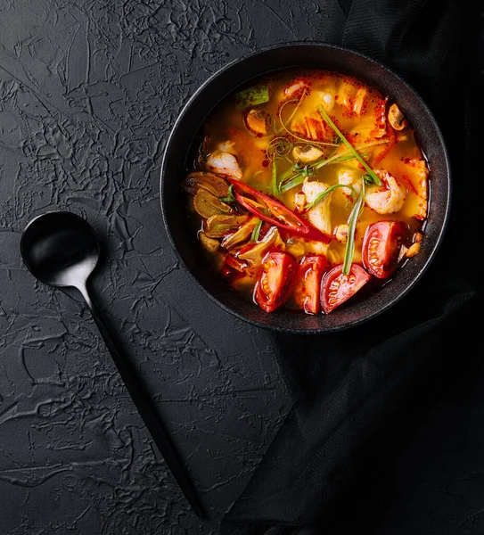 Tom Yum Goong Tayland Sıcak Baharatlı Çorbası — Stok fotoğraf