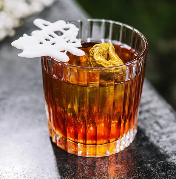 Vedere Laterală Cocktail Negroni Sticlă Modă Veche — Fotografie, imagine de stoc