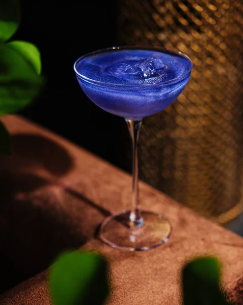 Cocktail Based Carbonated Drink Beautiful Glass Thin Long Leg — Fotografia de Stock
