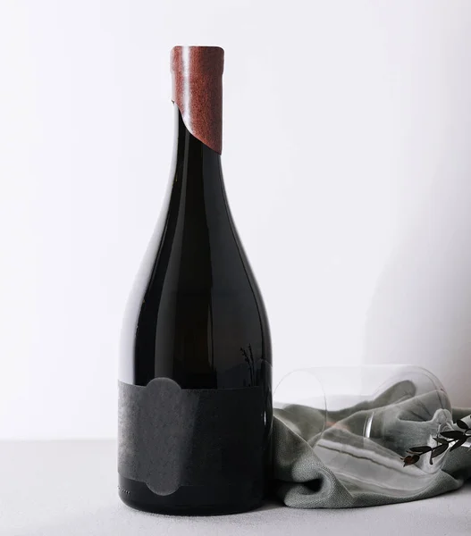 Γυαλί Και Μπουκάλι Κόκκινο Κρασί — Φωτογραφία Αρχείου