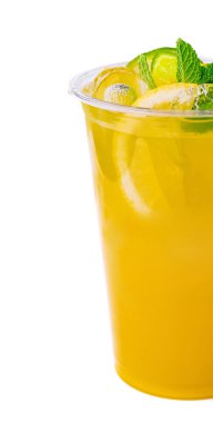 Buzlu ve naneli Çin eriği suyu.