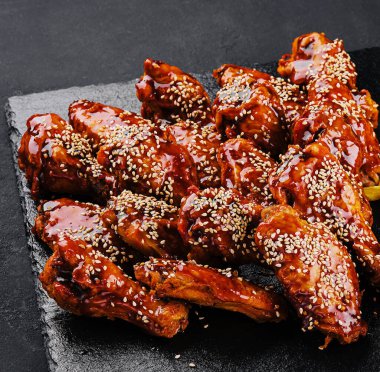 Çin soslu tavuk kanadı.