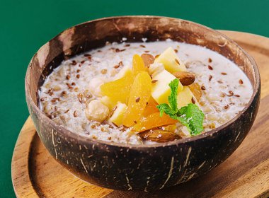 Granola with oatmeal and dried fruit