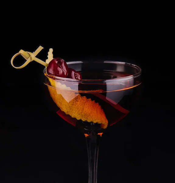 Ποτήρι Νόστιμο Κοκτέιλ Negroni Φλούδα Πορτοκαλιού — Φωτογραφία Αρχείου