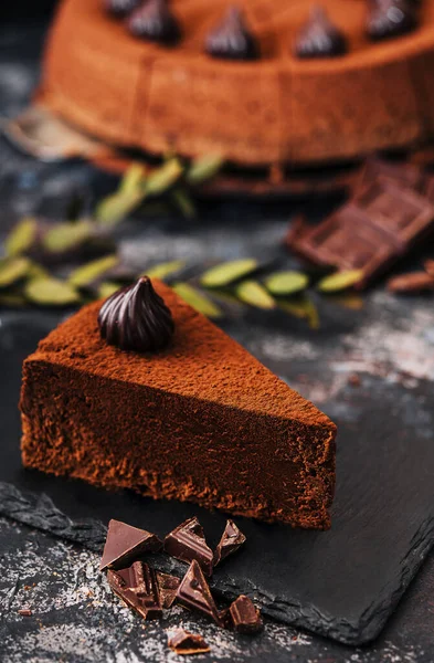 Rebanada Sabroso Pastel Chocolate Con Chocolate Rodajas — Foto de Stock