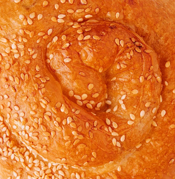 Pão Fresco Torcido Com Sementes Sésamo — Fotografia de Stock
