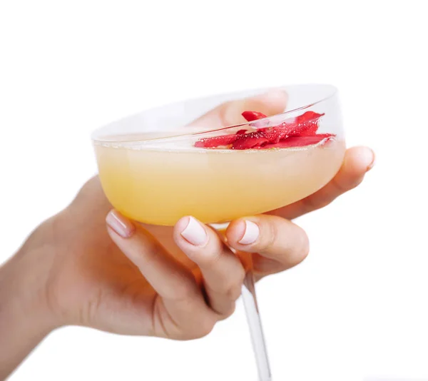 Vrouw Hand Houden Daiquiri Cocktail Met Aardbei — Stockfoto