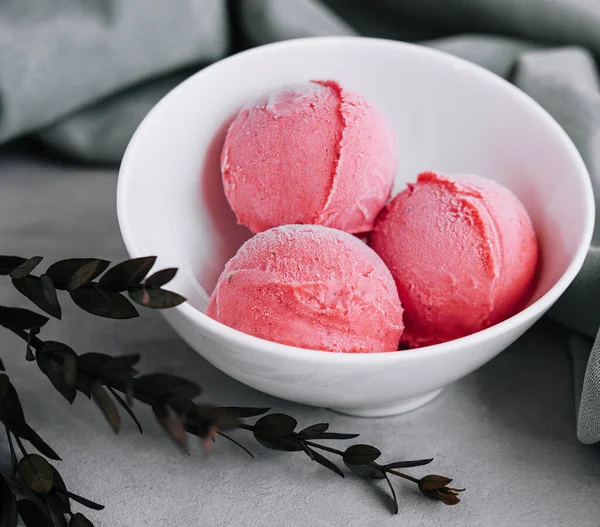 Tasty Strawberry Ice Cream Balls Bowl — Fotografia de Stock