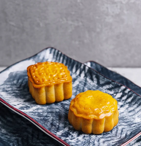 Two Chinese Cakes Traditional Plates — Foto Stock