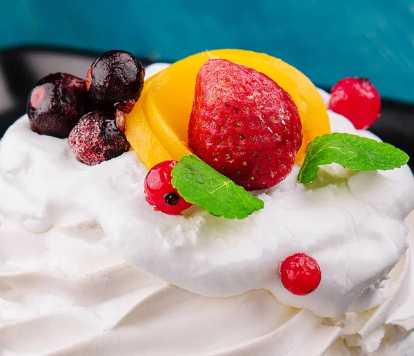 Anna Pavlova Cake Cream Fresh Berries — Zdjęcie stockowe