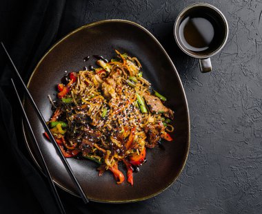 Fried noodles with veal and vegetables