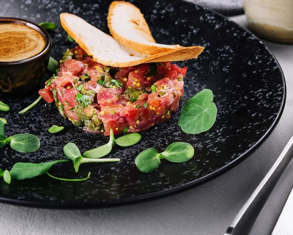 Stock image Raw beef tartar snack with capers