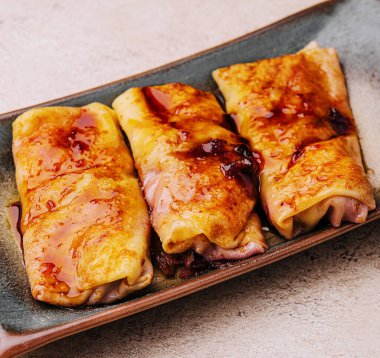 Tabakta çilek reçeli krep