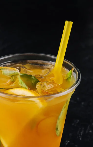 Summer Fresh Cocktail Straw Mint Orange Pieces Black — Zdjęcie stockowe