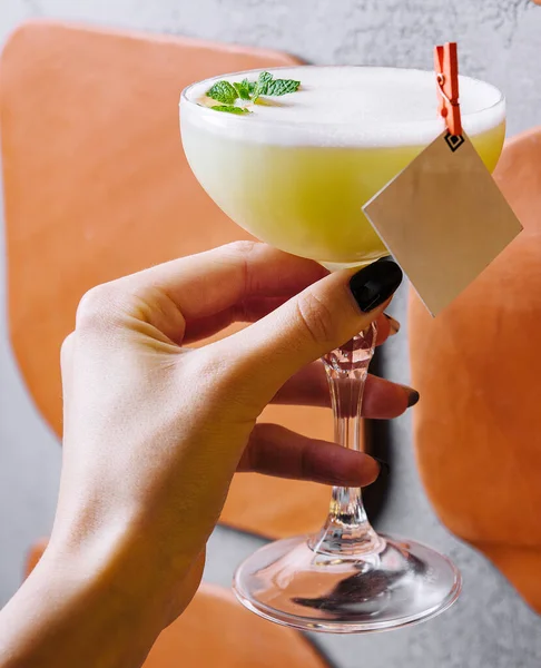 Refreshing Cold Pisco Sour Cocktail Hand —  Fotos de Stock