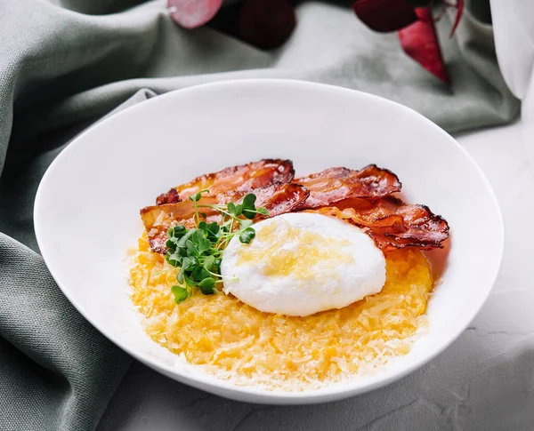 Breakfast Barley Porridge Bacon Poached Egg — 스톡 사진