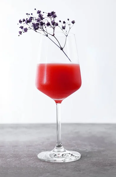 Cocktail Rouge Frais Été Sur Pierre — Photo