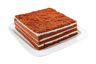 Beyaz tabakta kırmızı kadife kek