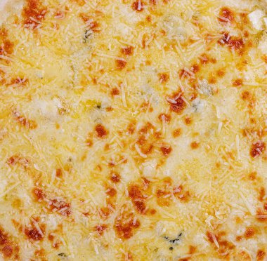 Quattro formaggio. Dört çeşit peynirli İtalyan pizzası.