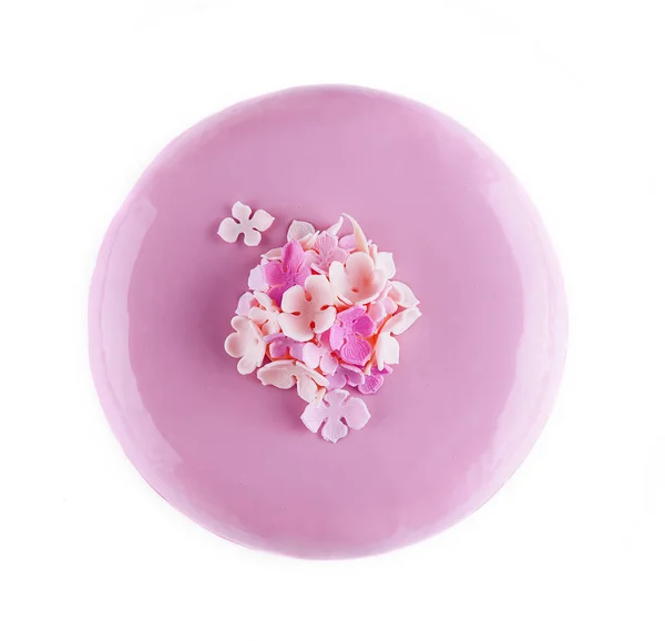 花で飾られた鏡釉のピンクムースケーキ — ストック写真