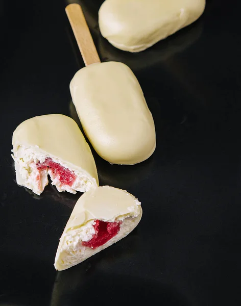 Dessert Ice Cream Lolly White Chocolate Coating — Stockfoto