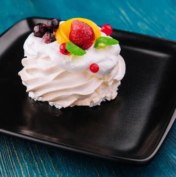 Anna Pavlova Cake Cream Fresh Berries — Stock Fotó