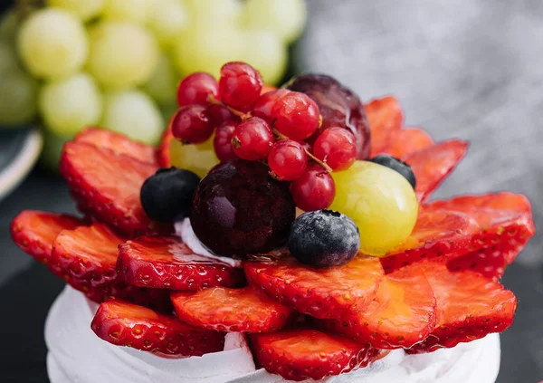 Mini Pavlova Meringue Cake Decorated Fresh Berries — Stock Photo, Image