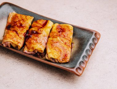 Tabakta çilek reçeli krep