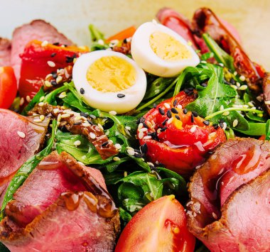 Veal carpaccio with arugula and eggs