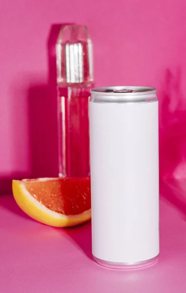 Soda Tin Perfume Pink Background — Zdjęcie stockowe