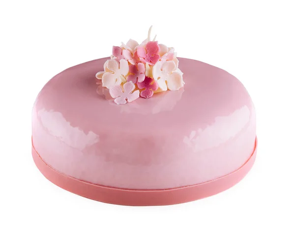 ピンクムースケーキ白いプレートに飾られた — ストック写真