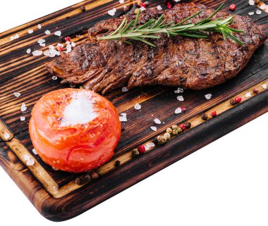 Tahtada ızgara biftek.