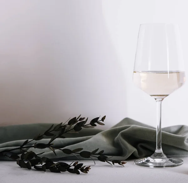 Ένα Ποτήρι Λευκό Κρασί Από Κοντά — Φωτογραφία Αρχείου