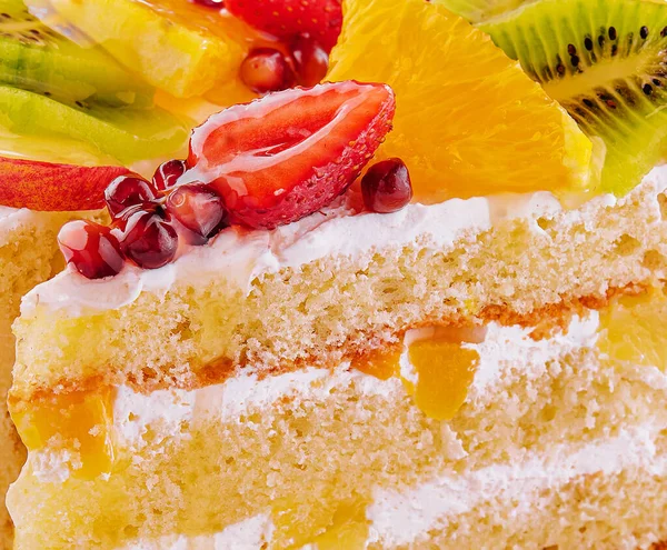 stock image sponge cake with berries and fruits