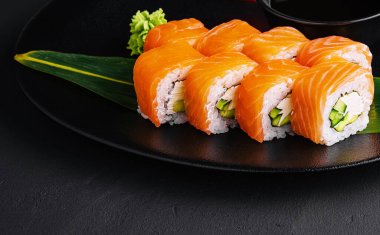 Somon ve Krem Peynirli Philadelphia Sushi Rolls Seti