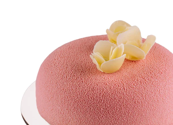 白いプレート上の赤いムースケーキ — ストック写真