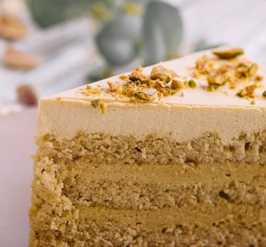 matcha ve antep fıstığı ile vegan kek