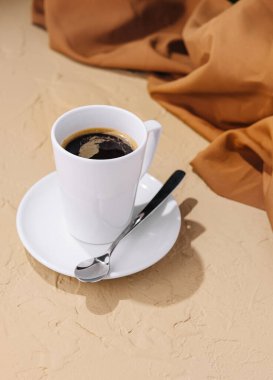 Bir fincan sade kahve.