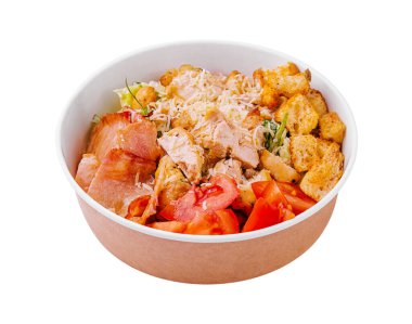 Sebzeli salata, tavuk göğsü ve kraker.