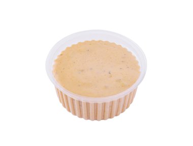 Beyaz arka planda bir kase mayonez.