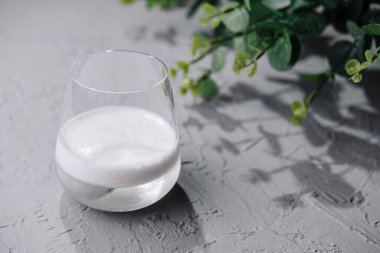 Pencere manzaralı Pina Colada