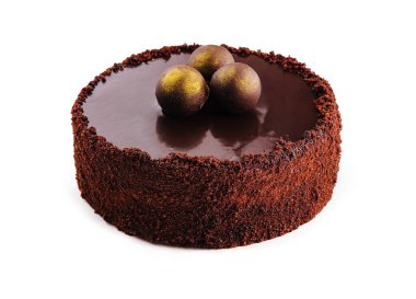 Beyaz arka planda lezzetli çikolatalı pasta.