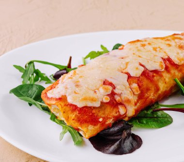 Sebze ve peynirli vejetaryen quesadilla