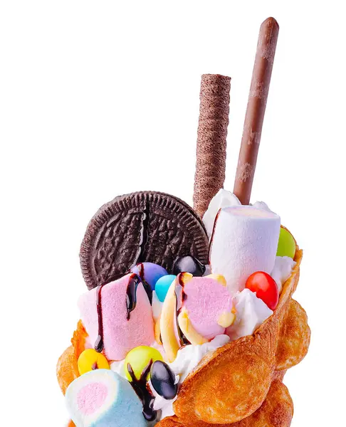 香港或泡泡华夫饼加冰淇淋和棉花糖 — 图库照片