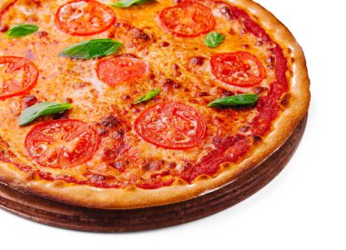 Domatesli ve peynirli Margherita Pizza