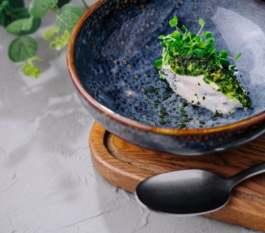 Brokoli kremalı çorba.