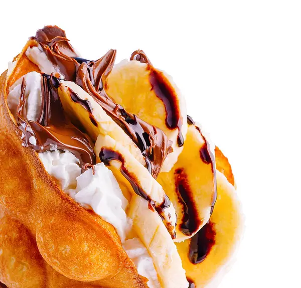 香港或泡泡华夫饼加奶油 巧克力和香蕉 — 图库照片