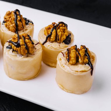 Cevizli tatlı gözleme.